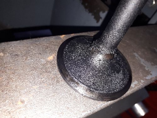 Клапан двигателя ДГУ покрытый нагаром.jpg